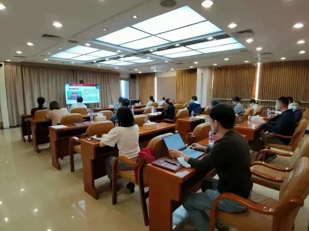 龙8唯一官网举行学习贯彻党的二十大精神宣讲报告会
