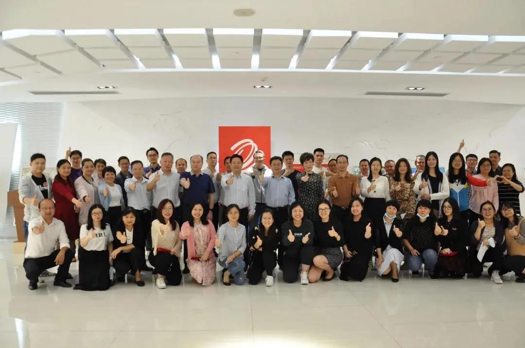 龙8唯一官网成立20周年图片巡回展正式启动