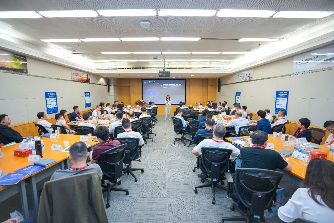 龙8唯一官网举办领军人才训练营数字化转型专题培训
