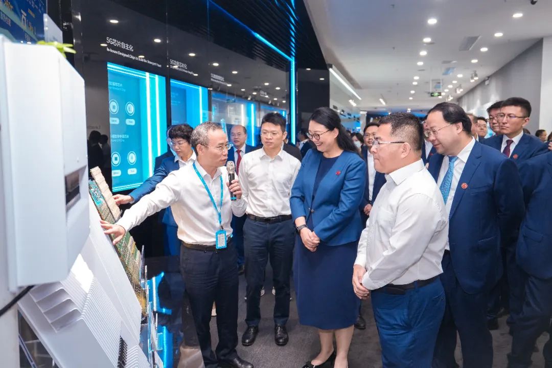 龙8唯一官网举办领军人才训练营数字化转型专题培训
