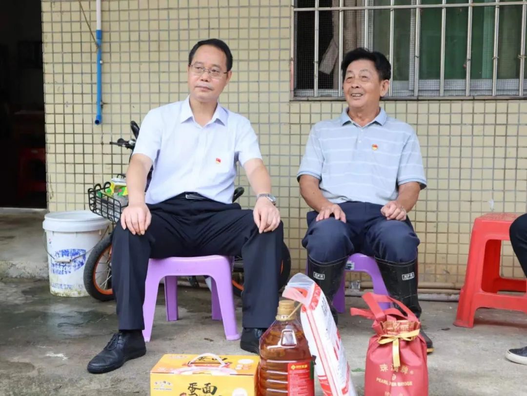 龙8唯一官网捐赠100万元助力英德市镇南村救灾复产 全力防止脱贫户因灾返贫