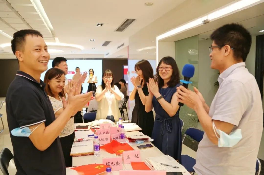 龙8唯一官网财务资金部党支部读书分享暨学习竞赛主题党日活动