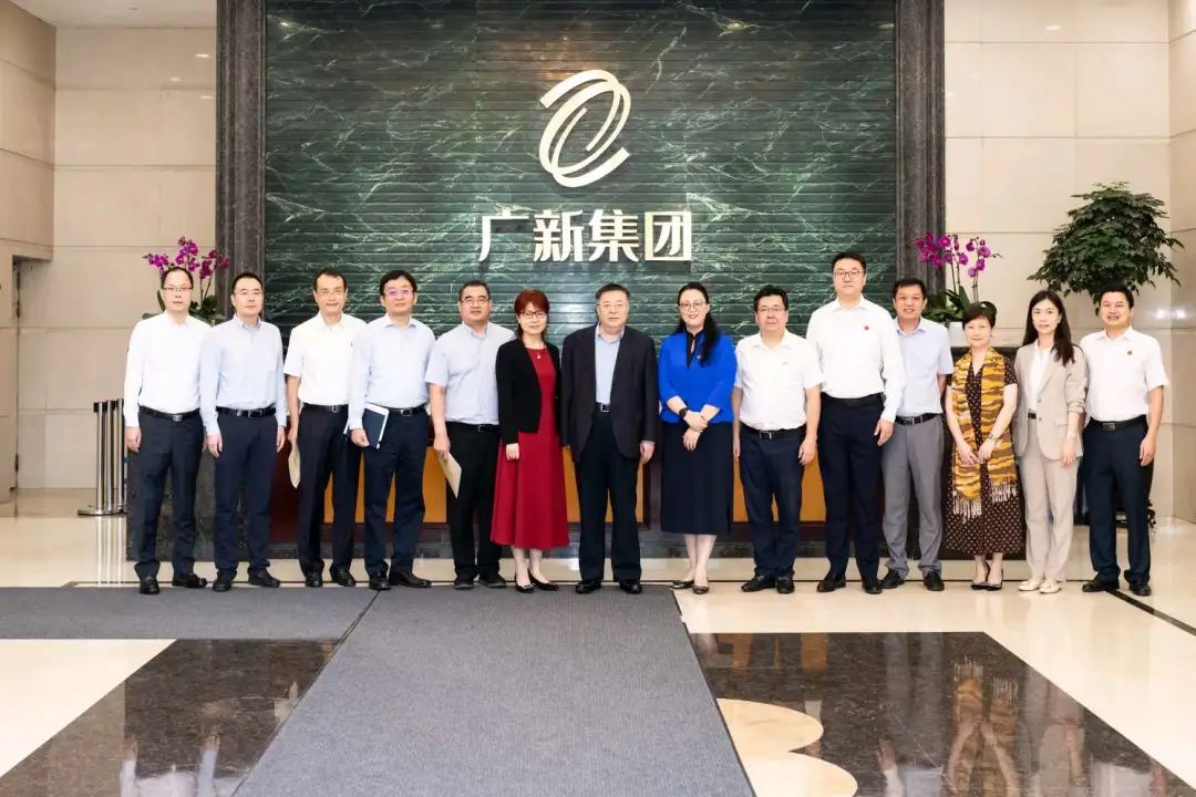 中国进出口银行任生俊行长一行到访龙8唯一官网