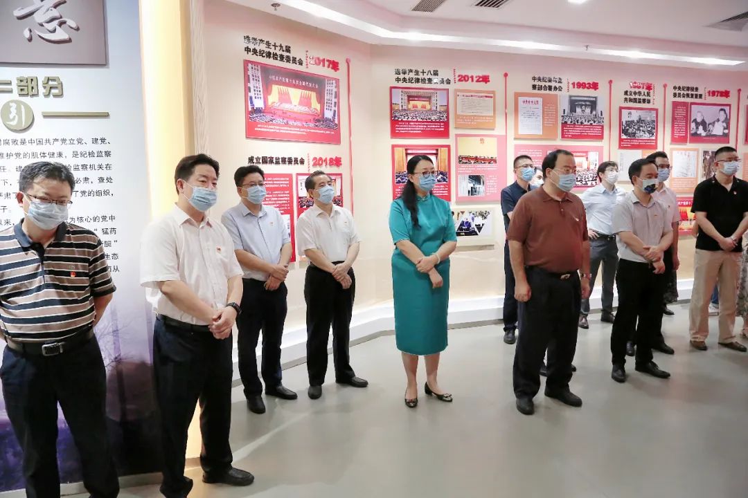 龙8唯一官网党委组织党员领导干部到育廉馆开展警示教育活动 