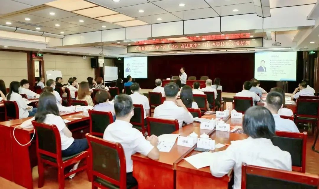 龙8唯一官网举行2022年“匠人匠心 奋进共生”劳模工匠联盟启动仪式暨工会干部培训班