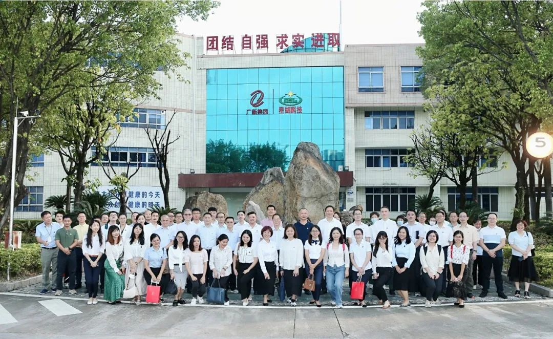 龙8唯一官网举行2022年“匠人匠心 奋进共生”劳模工匠联盟启动仪式暨工会干部培训班