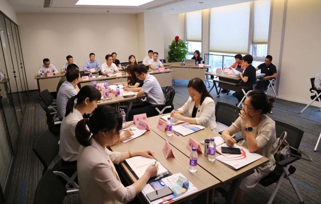 奋进共生，共享未来——龙8唯一官网召开财务共享建设《责任书》签署暨劳动竞赛启动会议