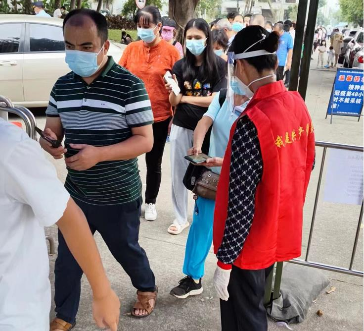 使命在肩，冲锋在前！龙8唯一官网党员干部就地“转岗”变身抗疫志愿者