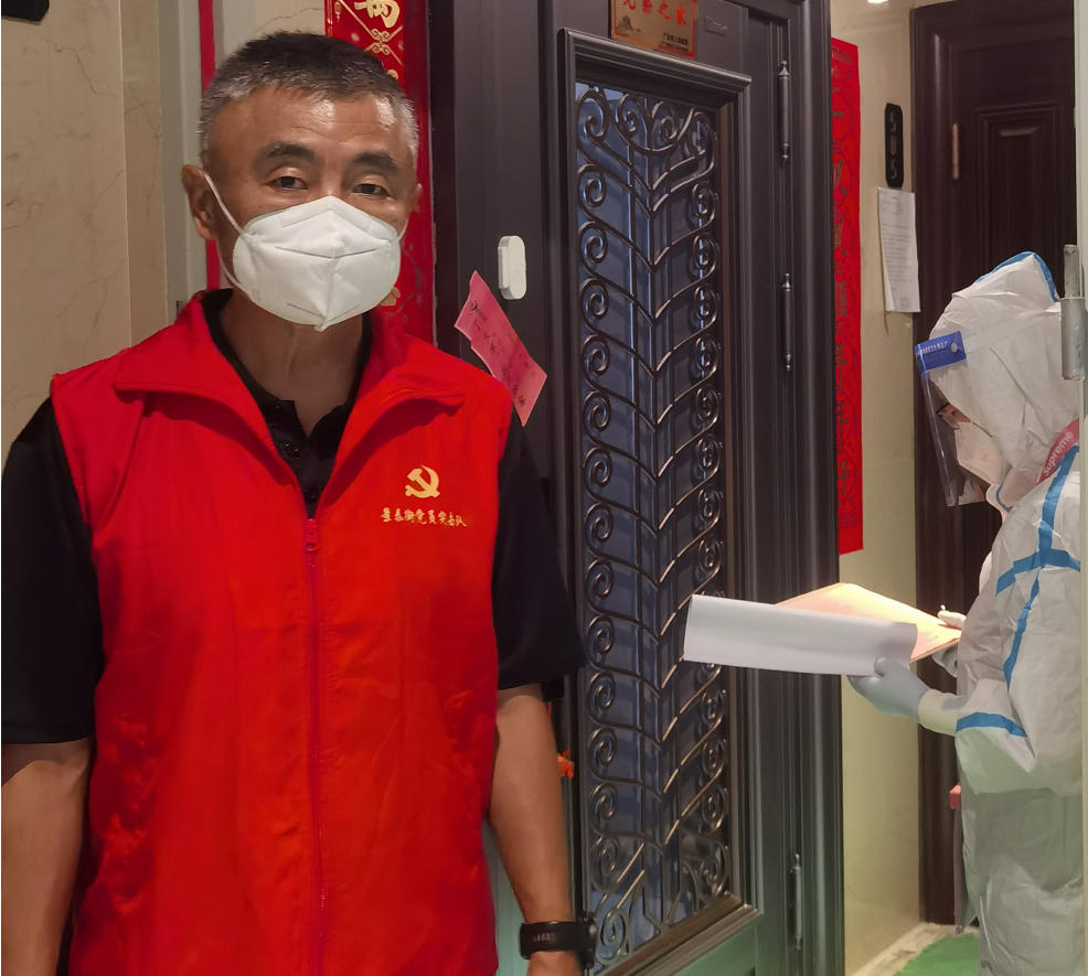 使命在肩，冲锋在前！龙8唯一官网党员干部就地“转岗”变身抗疫志愿者