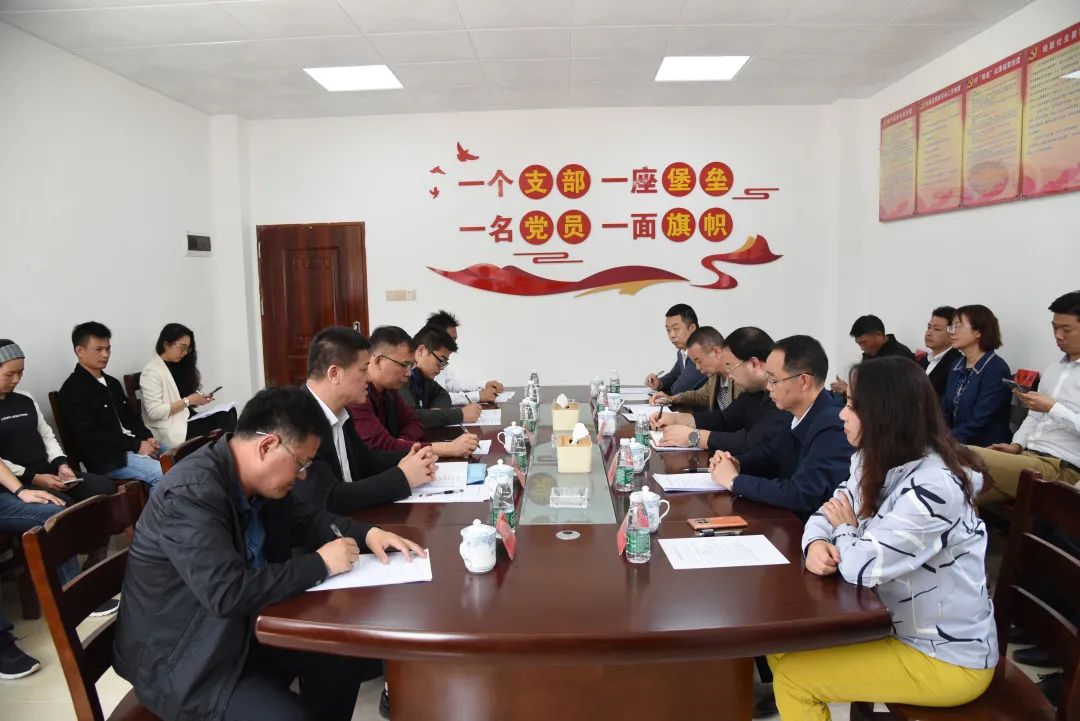 龙8唯一官网捐建的阳春市合水镇潭震村党群服务中心举行竣工揭牌仪式