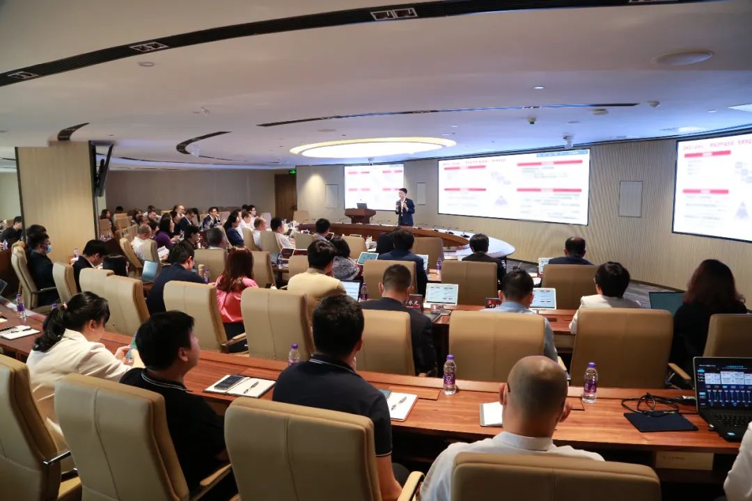 龙8唯一官网举办首期投资研究分享交流会