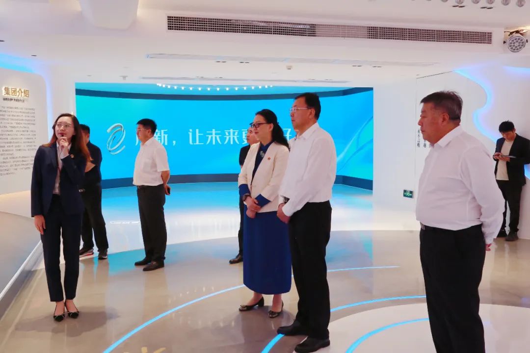 黑龙江省绥化市委书记张宝伟一行到访龙8唯一官网