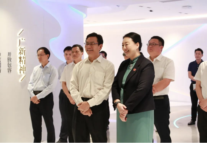 共谱高质量发展新篇章 | 茂名市委副书记、市长王雄飞一行到访龙8唯一官网