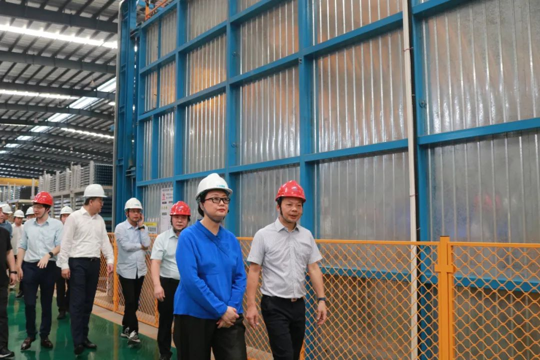 龙8唯一官网党委书记、董事长白涛到兴发铝业等企业开展专题调研 