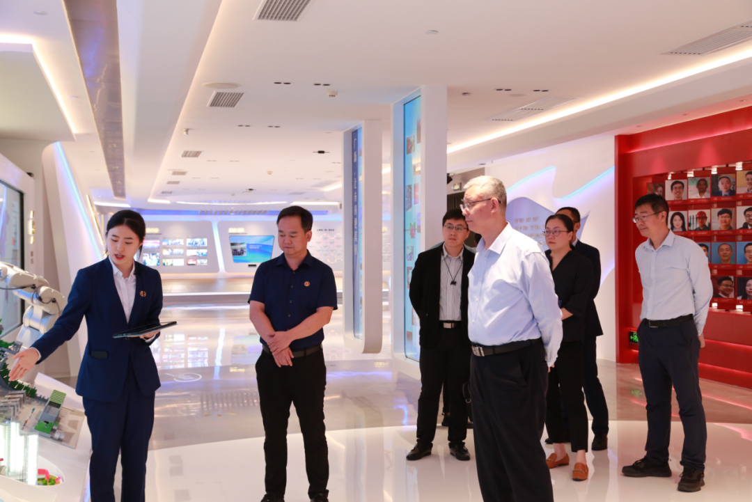共谱高质量发展新篇章 | 广东信保党委书记、总经理胡拥军一行到访龙8唯一官网
