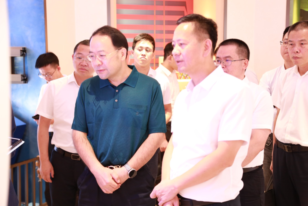 汕尾市委副书记、市长郑海涛一行到访龙8唯一官网