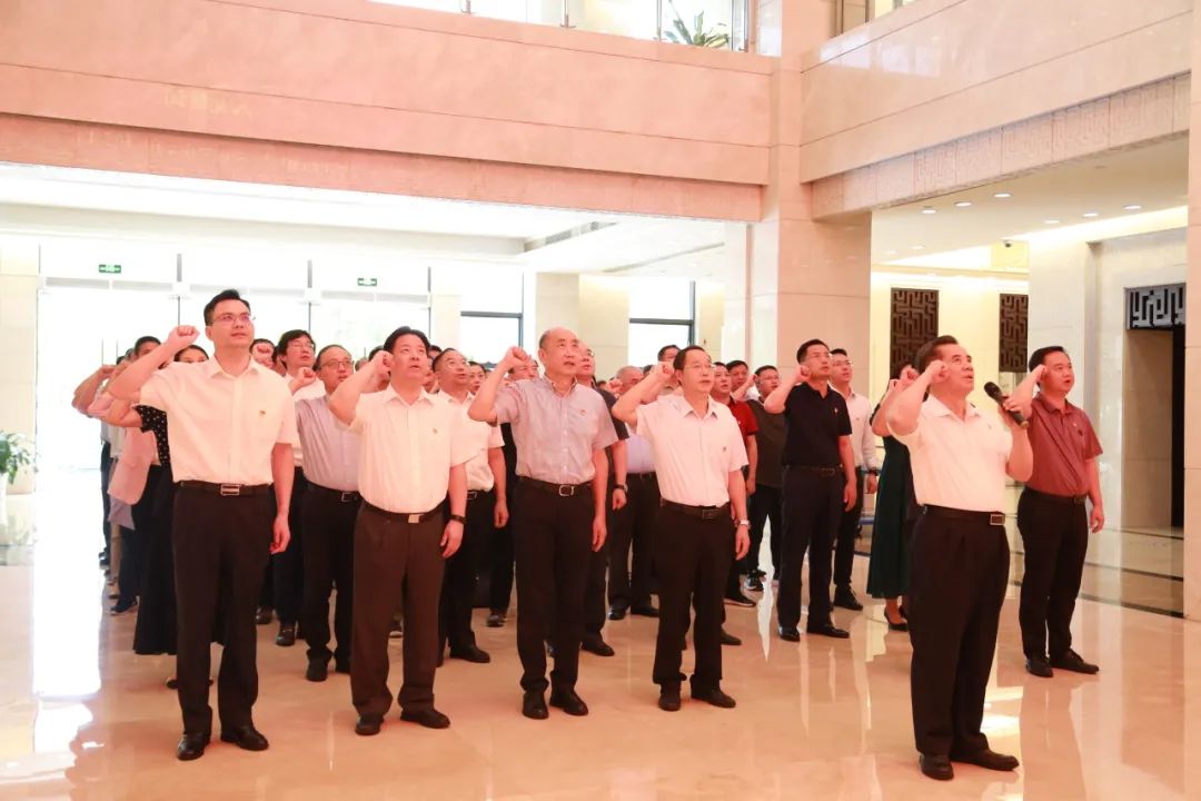 龙8唯一官网党委组织党员领导干部到省反腐倡廉教育基地开展警示教育活动
