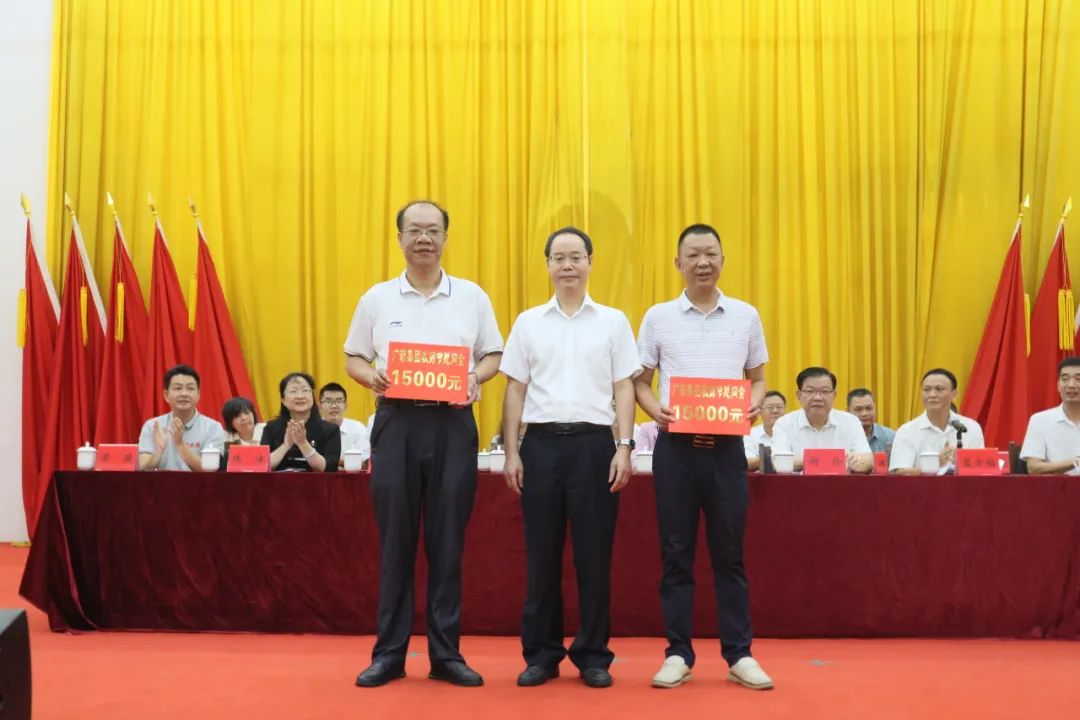 助力振兴 携手圆梦 | 龙8唯一官网在合水镇开展奖教助学活动