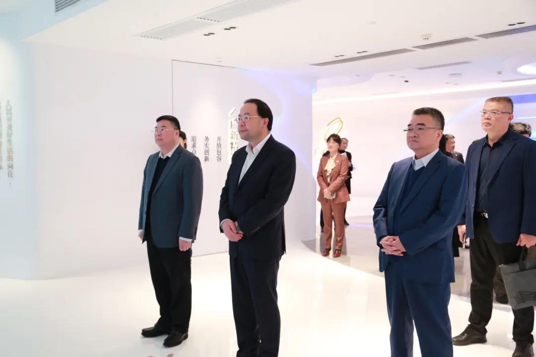 建设银行广东省分行党委书记、行长张伟煜一行到访龙8唯一官网