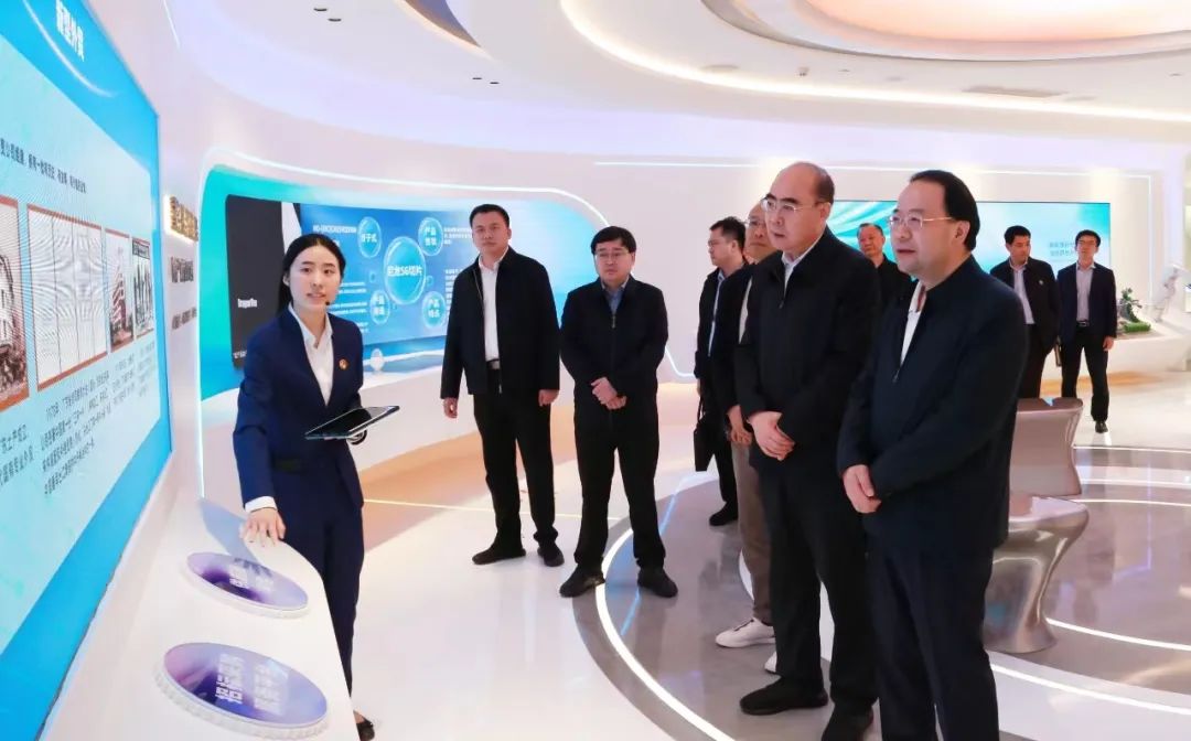 黑龙江省大庆市委副书记、市长李岩松一行到访龙8唯一官网