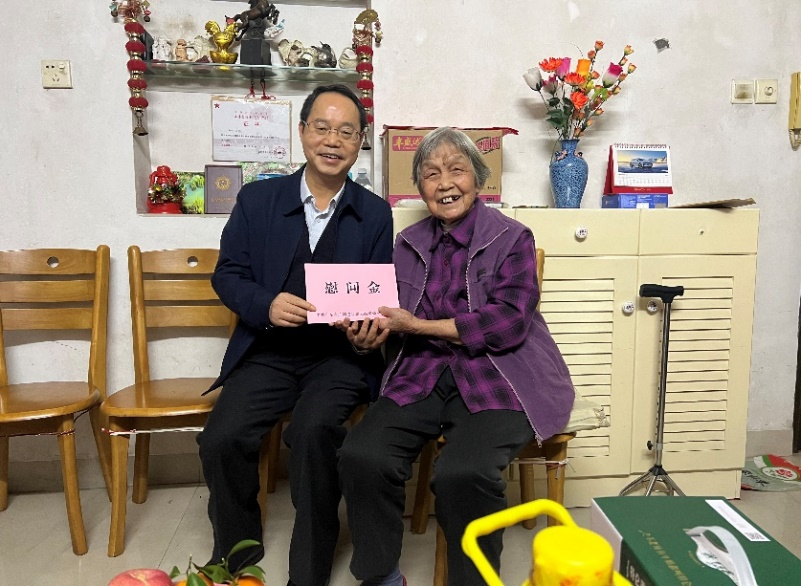 龙8唯一官网党委开展春节走访慰问活动